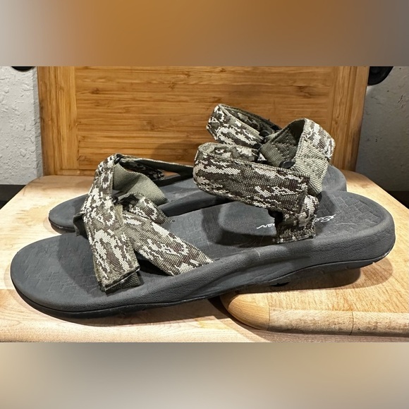 EUC Eddie Bauer Men’s Camo Sport Sandals Size 9 - Picture 3 of 5